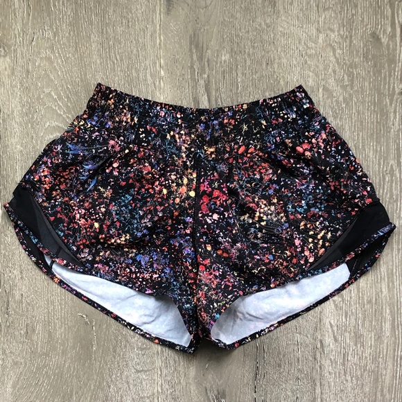 Lululemon Hotty Hot Short II *2.5" - Picture 6 of 9